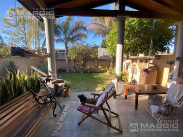 CASA VENTA EL PALOMAR 4 AMBIENTES