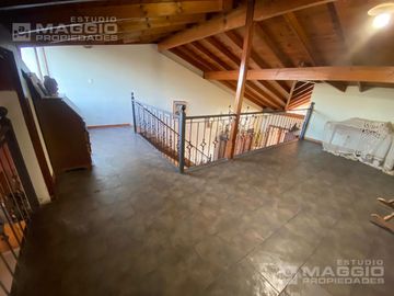CASA VENTA EL PALOMAR 4 AMBIENTES
