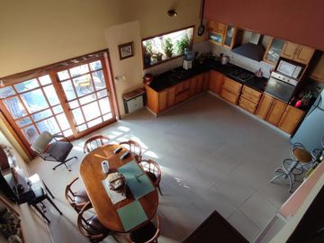 CASA VENTA EL PALOMAR 4 AMBIENTES