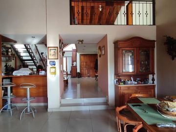CASA VENTA EL PALOMAR 4 AMBIENTES