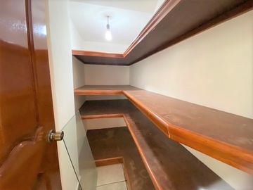 CASA EN VENTA FRACC. AMÉRICAS BRITANIA, CASA CON ALBERCA, SALÓN DE JUEGOS, ETC.