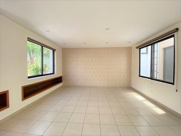 CASA EN VENTA FRACC. AMÉRICAS BRITANIA, CASA CON ALBERCA, SALÓN DE JUEGOS, ETC.