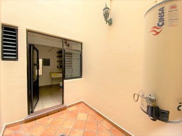CASA EN VENTA FRACC. AMÉRICAS BRITANIA, CASA CON ALBERCA, SALÓN DE JUEGOS, ETC.