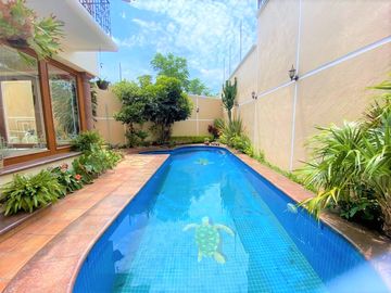 CASA EN VENTA FRACC. AMÉRICAS BRITANIA, CASA CON ALBERCA, SALÓN DE JUEGOS, ETC.