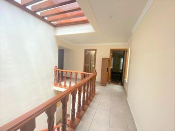 CASA EN VENTA FRACC. AMÉRICAS BRITANIA, CASA CON ALBERCA, SALÓN DE JUEGOS, ETC.