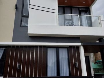 Exclusive dekat Tol Pasteur RS Cicendo Bandung Rumah Syariah 2LT Desain Suka-Suka