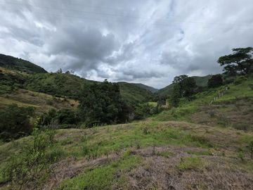 VENTA LOTE VÍA LA CUMBRE EN SANTA INES. Cod V8611