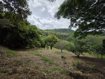 VENTA LOTE VÍA LA CUMBRE EN SANTA INES. Cod V8611