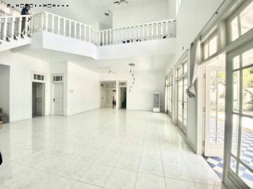 Rumah PUTAT INDAH TENGAH siap huni HOOK MEWAH