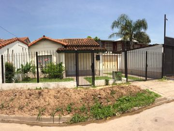 Chalet ubicado a 150 metros de Av. Hto. Yrigoyen.