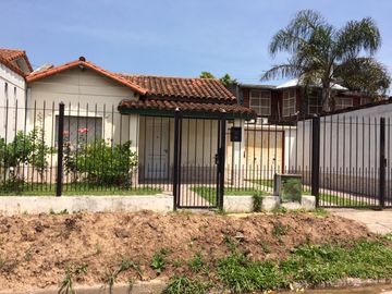 Chalet ubicado a 150 metros de Av. Hto. Yrigoyen.