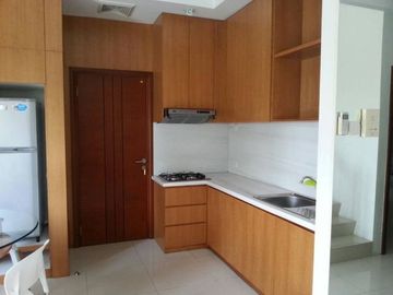 DiJual dibawah harga pasar Apartemen: The Riviera Mansion Pakuwon Indah - Surabaya (East Java) Pool-Front