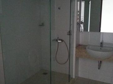 DiJual dibawah harga pasar Apartemen: The Riviera Mansion Pakuwon Indah - Surabaya (East Java) Pool-Front
