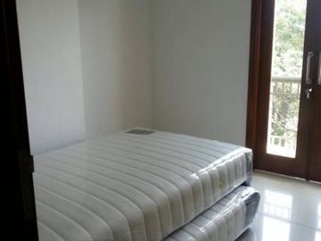DiJual dibawah harga pasar Apartemen: The Riviera Mansion Pakuwon Indah - Surabaya (East Java) Pool-Front