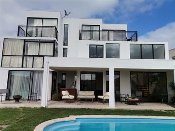 Exclusiva Casa en venta ubicada en Laguna de Curauma