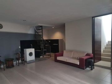 Rumah LUX siap huni dan jual BU di setra duta dekat sarijadi