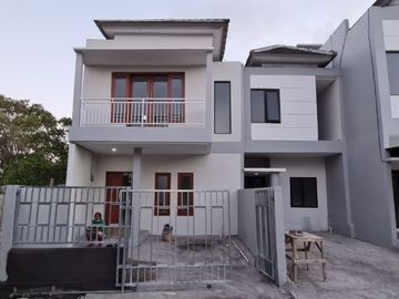 MILIKI RUMAH CANTIK 2 LANTAI ONE GATE SYSTEM RUMAH SIAP HUNI DI JIMBARAN DEKAT KANTOR IMIGRASI 600JUTAAN