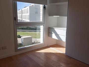 EXCELENTE 4 AMBIENTES A ESTRENAR CON AMARRA Y 2 COCHERAS EN BARRIO PRIVADO