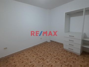 DEPARTAMENTO EN VENTA EN  piso  2    a DOS CUADRAS DEL OVALO MOCHICA

 Urb Virgen de la Puerta, a una cuadra de la Av METROPOLITANA Y AV NICOLAS DE