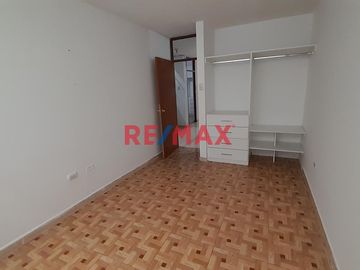 DEPARTAMENTO EN VENTA EN  piso  2    a DOS CUADRAS DEL OVALO MOCHICA

 Urb Virgen de la Puerta, a una cuadra de la Av METROPOLITANA Y AV NICOLAS DE