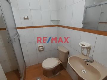 DEPARTAMENTO EN VENTA EN  piso  2    a DOS CUADRAS DEL OVALO MOCHICA

 Urb Virgen de la Puerta, a una cuadra de la Av METROPOLITANA Y AV NICOLAS DE