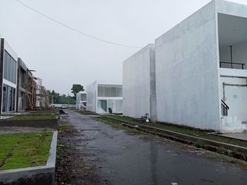 Rumah Mewah Dalam Perum Mewah Harga Murah Dekat UII Jakal