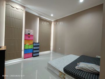 Di Sewakan Rumah Baru Di Kebon Jeruk JakBar