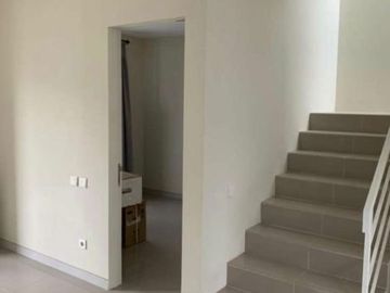 Rumah dijual SHM 2 lantai Dekat Jalan Raya, 7 menit menuju Tugu Muda Semarang