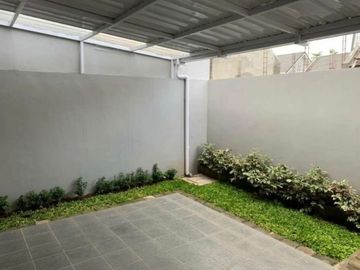 Rumah dijual SHM 2 lantai Dekat Jalan Raya, 7 menit menuju Tugu Muda Semarang