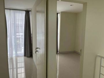 Rumah dijual SHM 2 lantai Dekat Jalan Raya, 7 menit menuju Tugu Muda Semarang