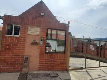 casa en arriendo en la calera. Cod A6453101