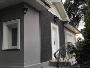 VENTA GRAN CHALET 4 AMB  EN SIERRA DE LOS PADRES, ZONA DEL GOLF. CON QUINCHO, DEPENDENCIA Y PISCINA