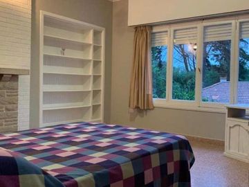 VENTA GRAN CHALET 4 AMB  EN SIERRA DE LOS PADRES, ZONA DEL GOLF. CON QUINCHO, DEPENDENCIA Y PISCINA