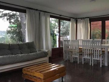 VENTA GRAN CHALET 4 AMB  EN SIERRA DE LOS PADRES, ZONA DEL GOLF. CON QUINCHO, DEPENDENCIA Y PISCINA