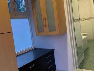 VENTA GRAN CHALET 4 AMB  EN SIERRA DE LOS PADRES, ZONA DEL GOLF. CON QUINCHO, DEPENDENCIA Y PISCINA