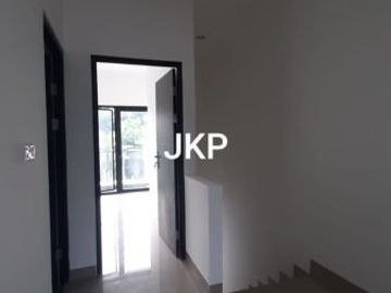 RUMAH BARU MURAH 2 LANTAI SIAP HUNI ASRI DAN NYAMAN DI WIBAWA MUKTI JATIASIH BEKASI