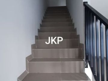 RUMAH BARU MURAH 2 LANTAI SIAP HUNI ASRI DAN NYAMAN DI WIBAWA MUKTI JATIASIH BEKASI