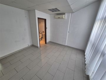 Oficina de 2 ambientes en arriendo en Los Angeles