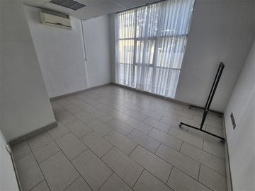 Oficina de 2 ambientes en arriendo en Los Angeles