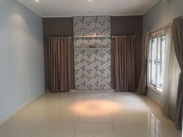 5 Bedroom House for sale