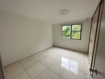 apartamento en venta en multicentro. Cod V4989