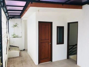 Rumah di Cinere, Depok Rp 1.5 Milyar, 2 Lnt, . LT 99 m²