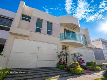 Casa en Venta de lujo dentro de coto en La Cima Zapopan