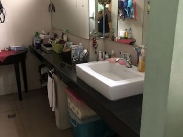 Spacious Townhouse unit for sale in San Juan!