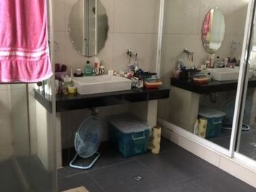 Spacious Townhouse unit for sale in San Juan!