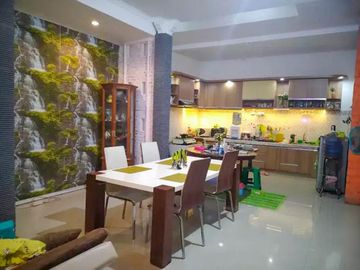 Rumah 2 Lantai Luas 200 di Araya Golf kota Malang