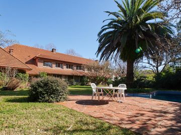 Casa en gran lote de 2.000 m2 en Lomas Jockey - Reynolds Propiedades
