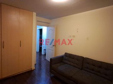 UBICACIÓN ESTRÁTEGICA:  Departamento 101 MZ - C LOTE - 41 Urb. Las Hortencias de California - Distrito de Victor Larco Herrera.

¡ Zona Privilegiada