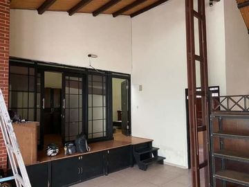 JUAL Rumah Strategis di Sarijadi Bandung