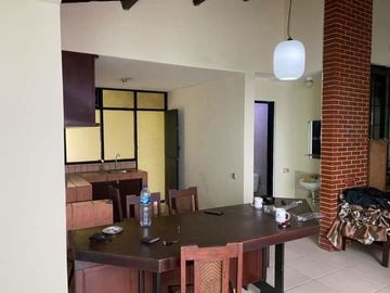 JUAL Rumah Strategis di Sarijadi Bandung